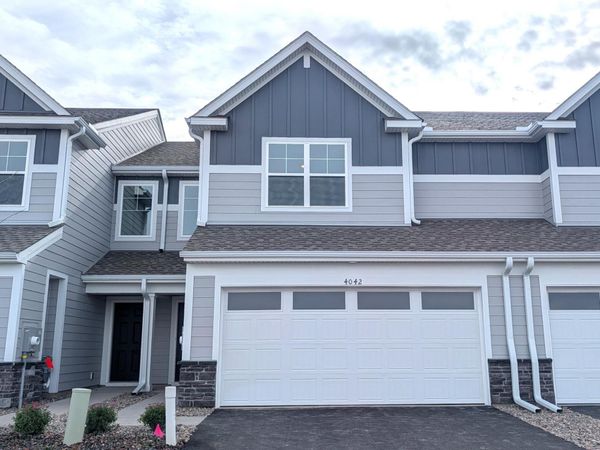 4042 Hayward Avenue N, Oakdale, MN 55128