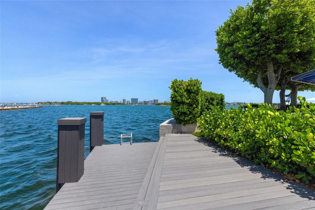 13395 Biscayne Bay Dr, North Miami, FL 33181 Photo