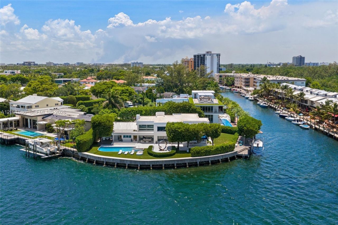 13395 Biscayne Bay Dr, North Miami, FL 33181 Photo