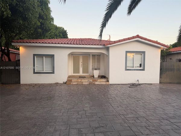 855 NW 17th Pl , Unit 1, Miami, FL 33125
