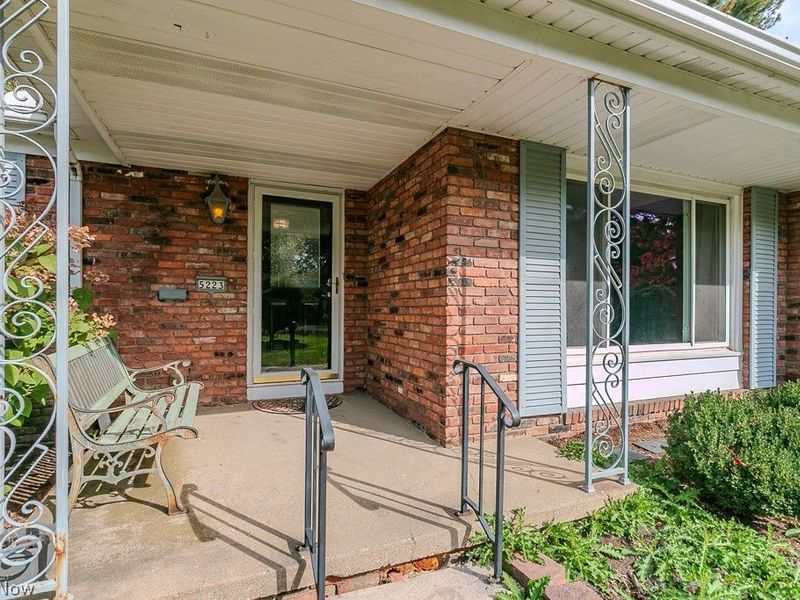 5223 Chickadee Lane, Lyndhurst, OH 44124 Photo 2