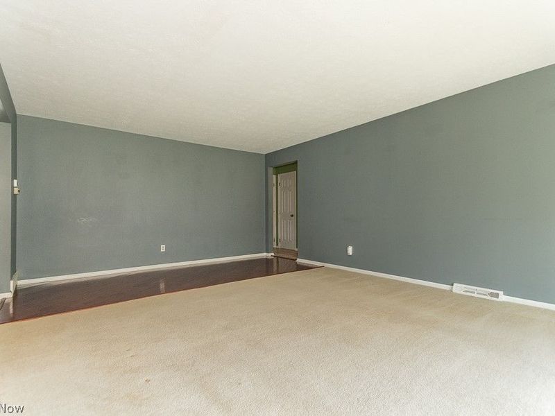 5223 Chickadee Lane, Lyndhurst, OH 44124 Photo 6
