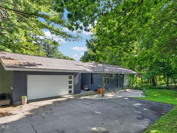 46 East Road, Troy, NY 12180