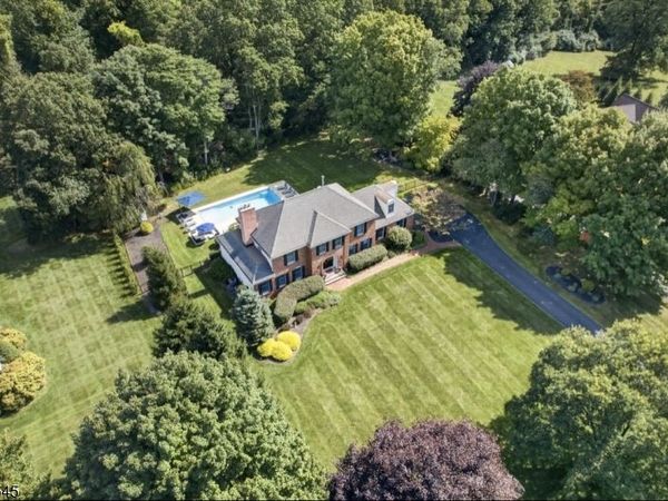 3 Old Farmstead Rd, Chester, NJ 07930