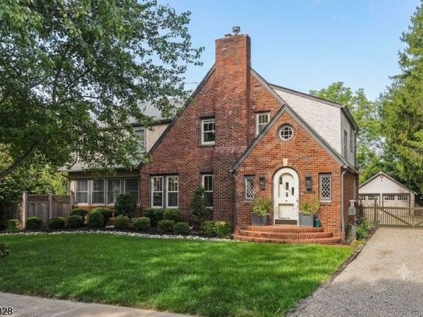 29 Orchard St, Mendham, NJ 07945