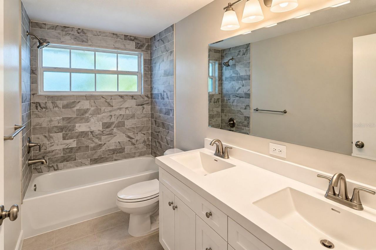 6631 Glades Way, Sarasota, FL 34231 Photo
