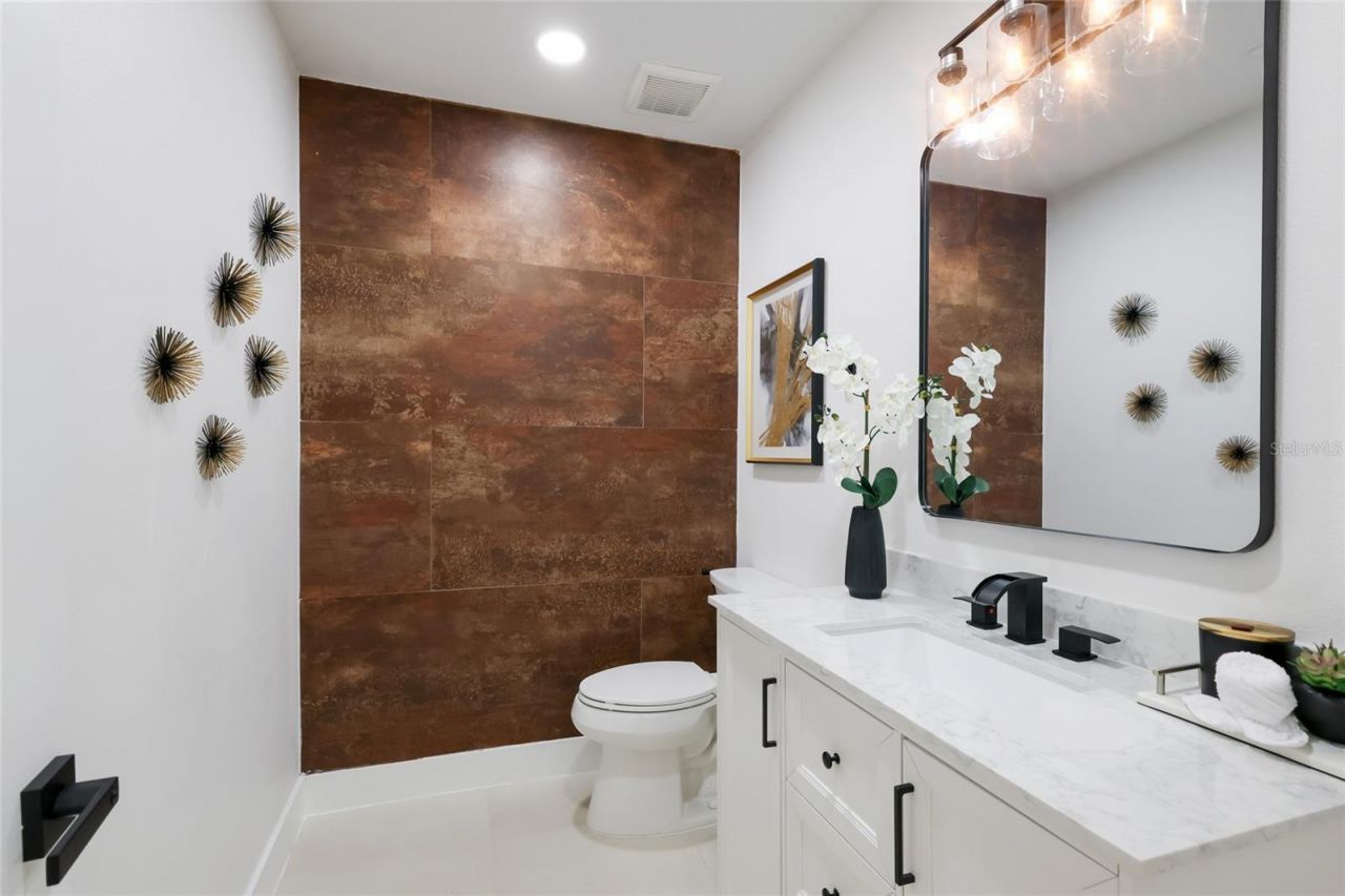780 Indian Beach Circle, Sarasota, FL 34234 Photo