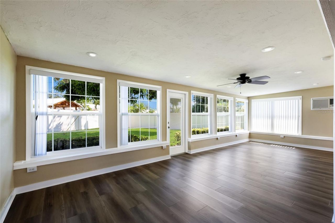 3003 Gulf Gate Drive, Sarasota, FL 34231 Photo