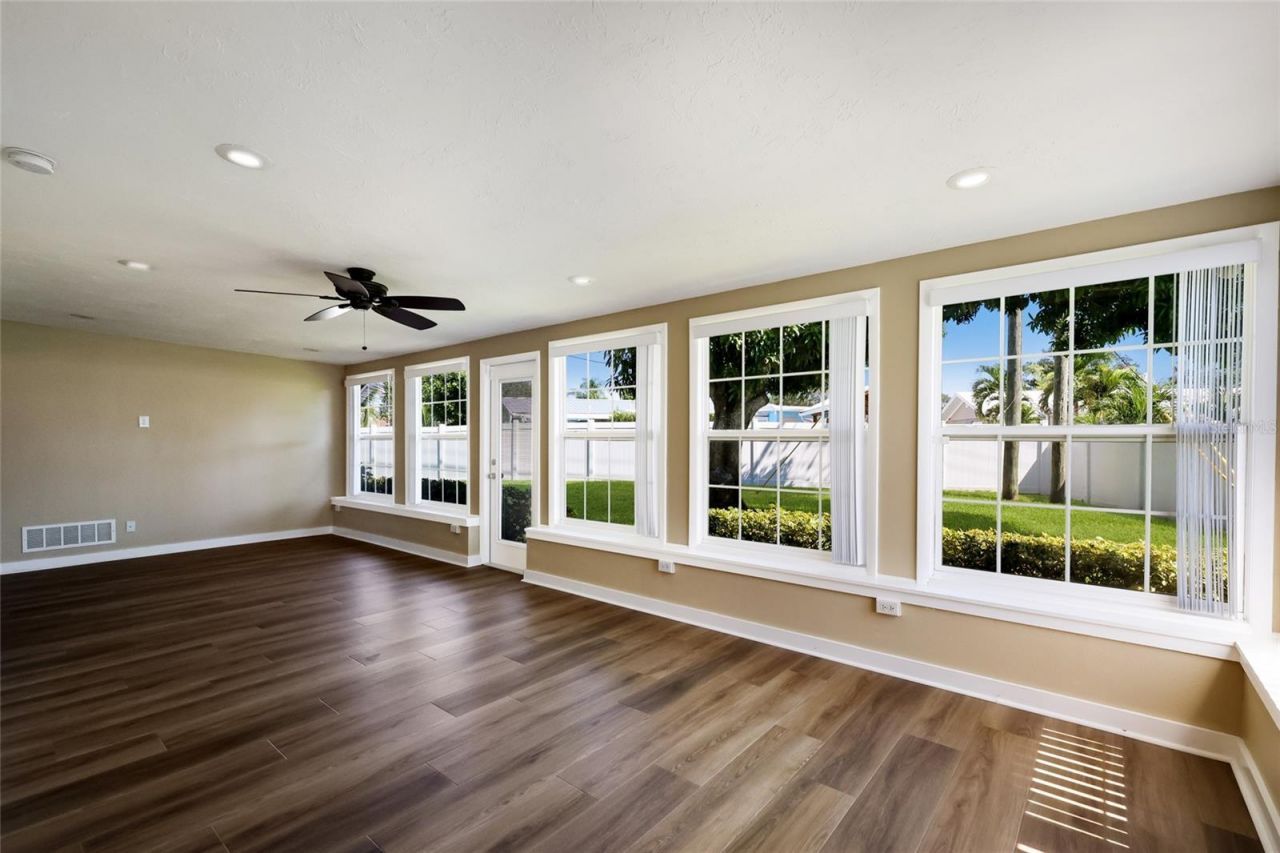 3003 Gulf Gate Drive, Sarasota, FL 34231 Photo