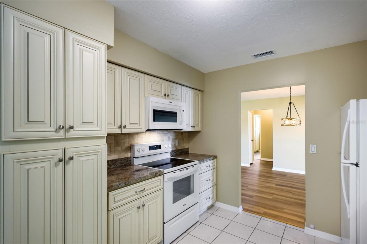 3003 Gulf Gate Drive, Sarasota, FL 34231 Photo