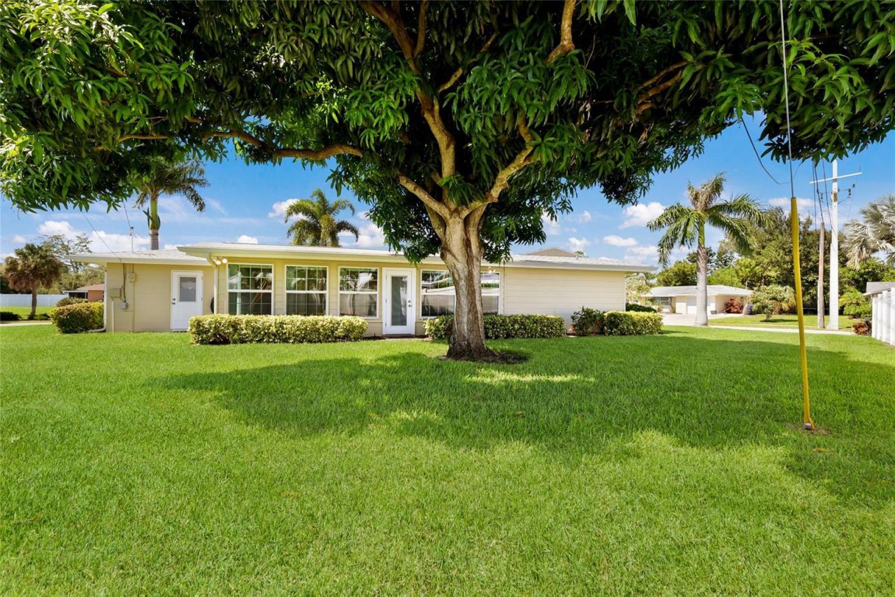 3003 Gulf Gate Drive, Sarasota, FL 34231 Photo