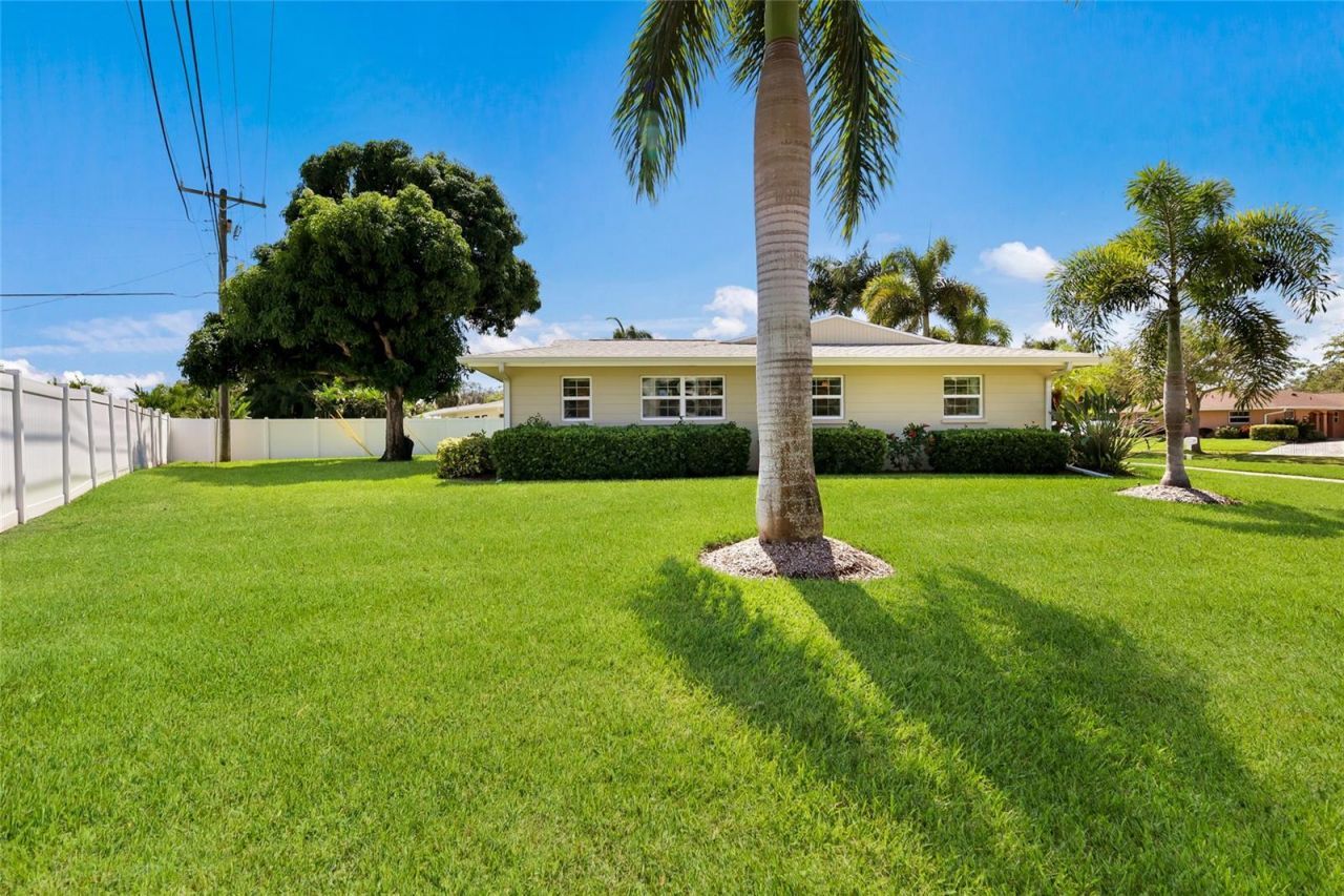 3003 Gulf Gate Drive, Sarasota, FL 34231 Photo