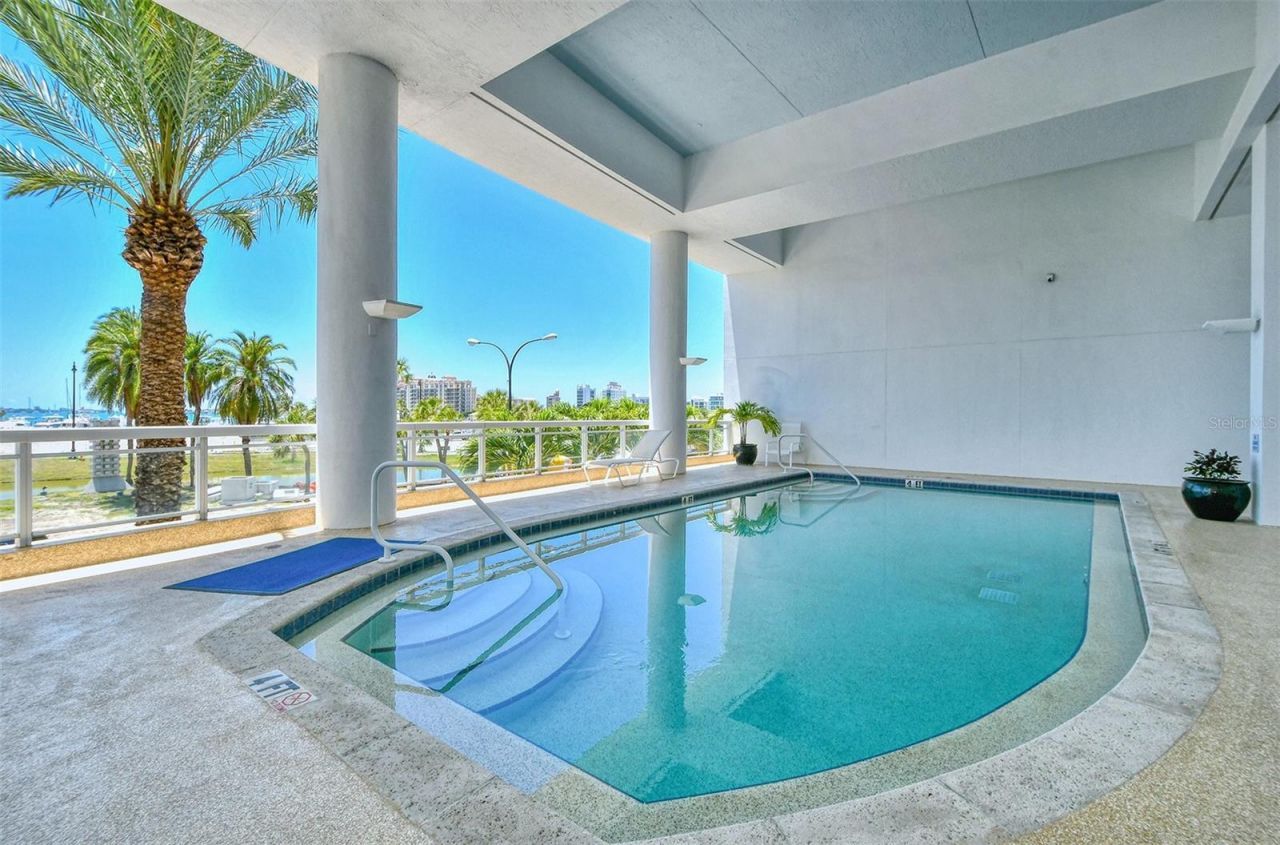 1233 N Gulfstream Avenue, Unit 1404, Sarasota, FL 34236 Photo