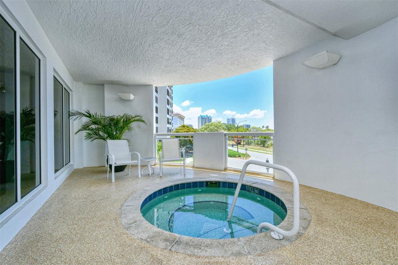1233 N Gulfstream Avenue, Unit 1404, Sarasota, FL 34236 Photo