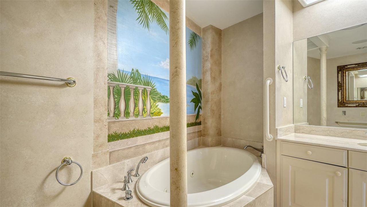 1233 N Gulfstream Avenue, Unit 1404, Sarasota, FL 34236 Photo