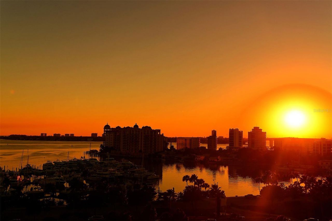 1233 N Gulfstream Avenue, Unit 1404, Sarasota, FL 34236 Photo
