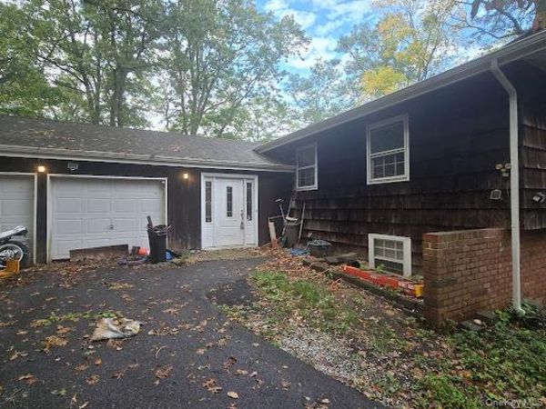 2 Gables Boulevard , East Setauket, NY 11733
