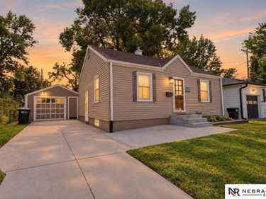 5853 Elm Street, Omaha, NE 68106