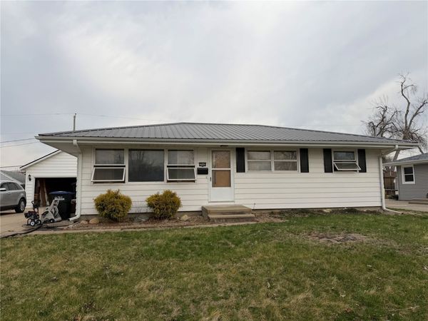 2960 19th Avenue , Marion, IA 52302