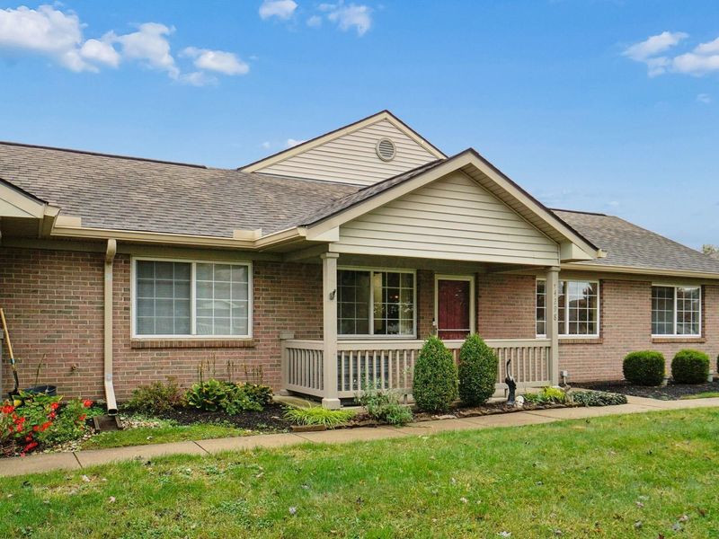 4298 Wincove Drive, Groveport, OH 43125 Photo 2