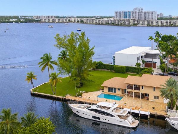 3224 NE 167th St, North Miami Beach, FL 33160