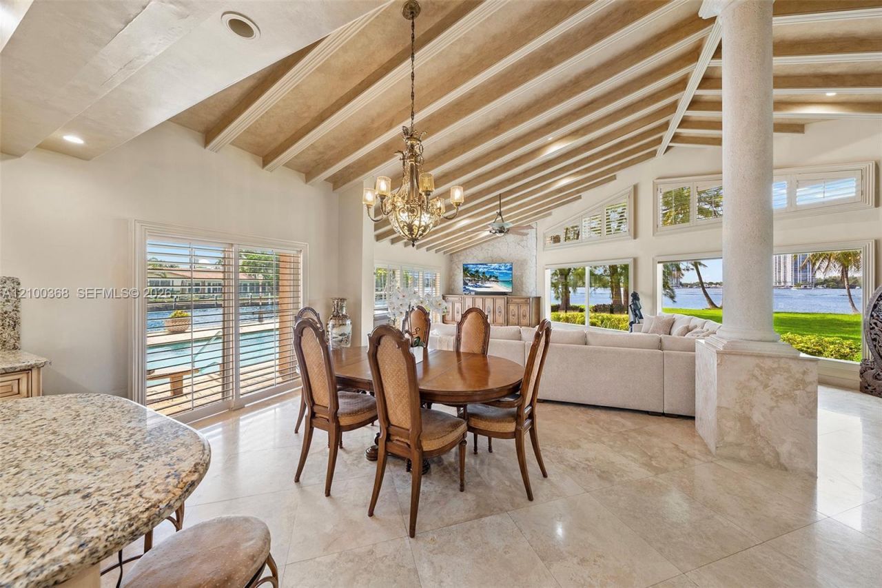 3224 NE 167th St, North Miami Beach, FL 33160 Photo