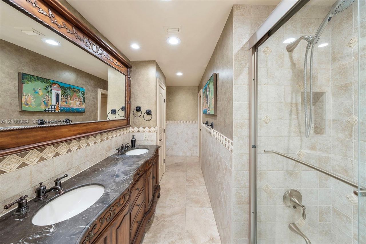 3224 NE 167th St, North Miami Beach, FL 33160 Photo