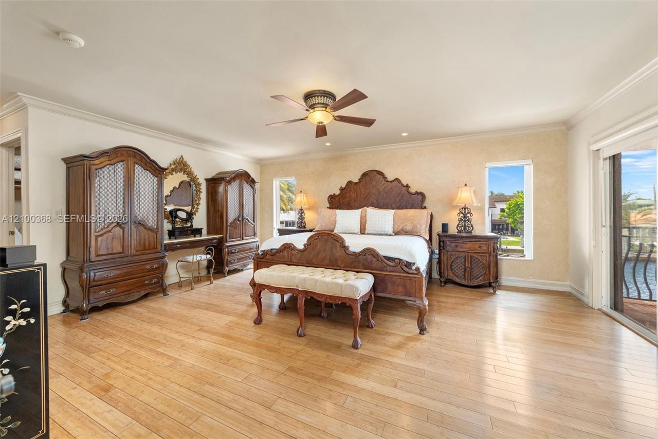 3224 NE 167th St, North Miami Beach, FL 33160 Photo