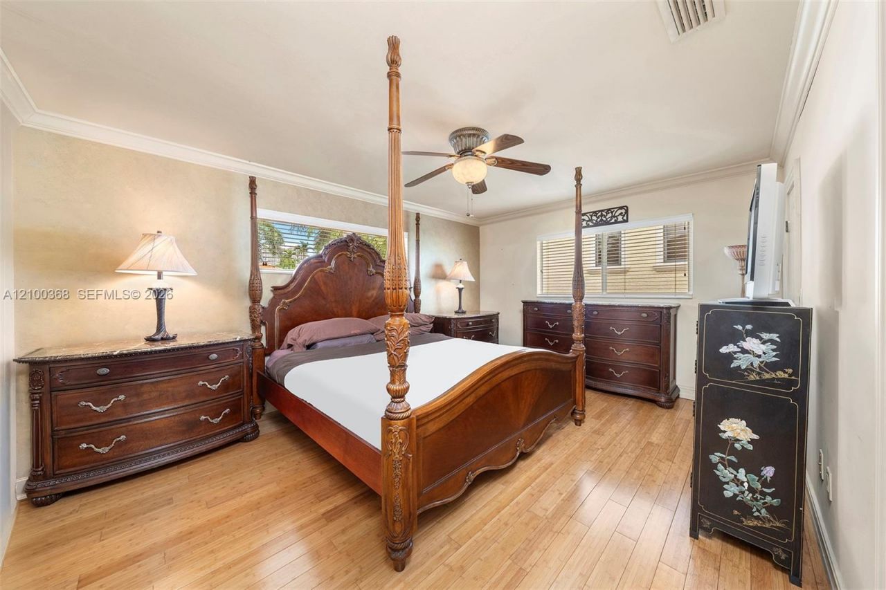 3224 NE 167th St, North Miami Beach, FL 33160 Photo