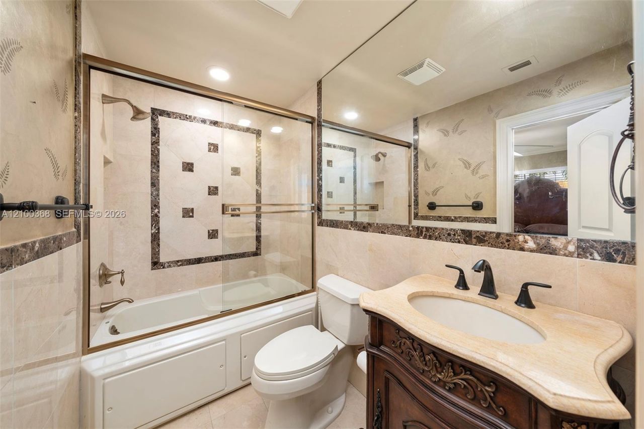 3224 NE 167th St, North Miami Beach, FL 33160 Photo