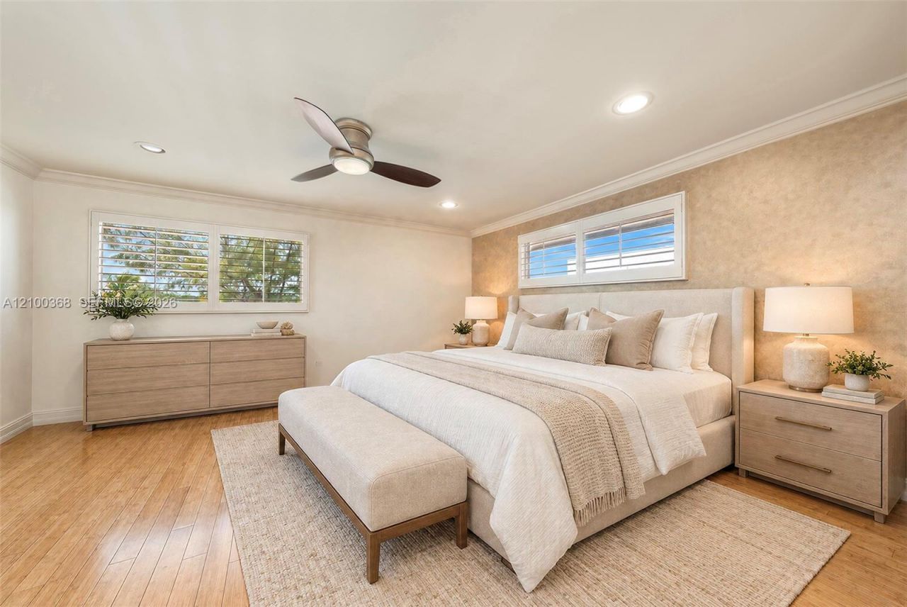 3224 NE 167th St, North Miami Beach, FL 33160 Photo