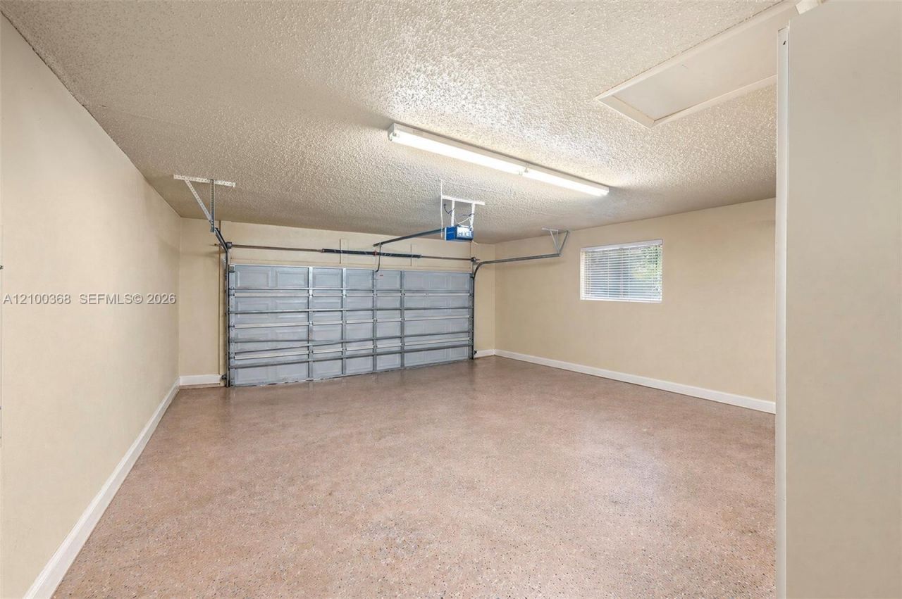 3224 NE 167th St, North Miami Beach, FL 33160 Photo
