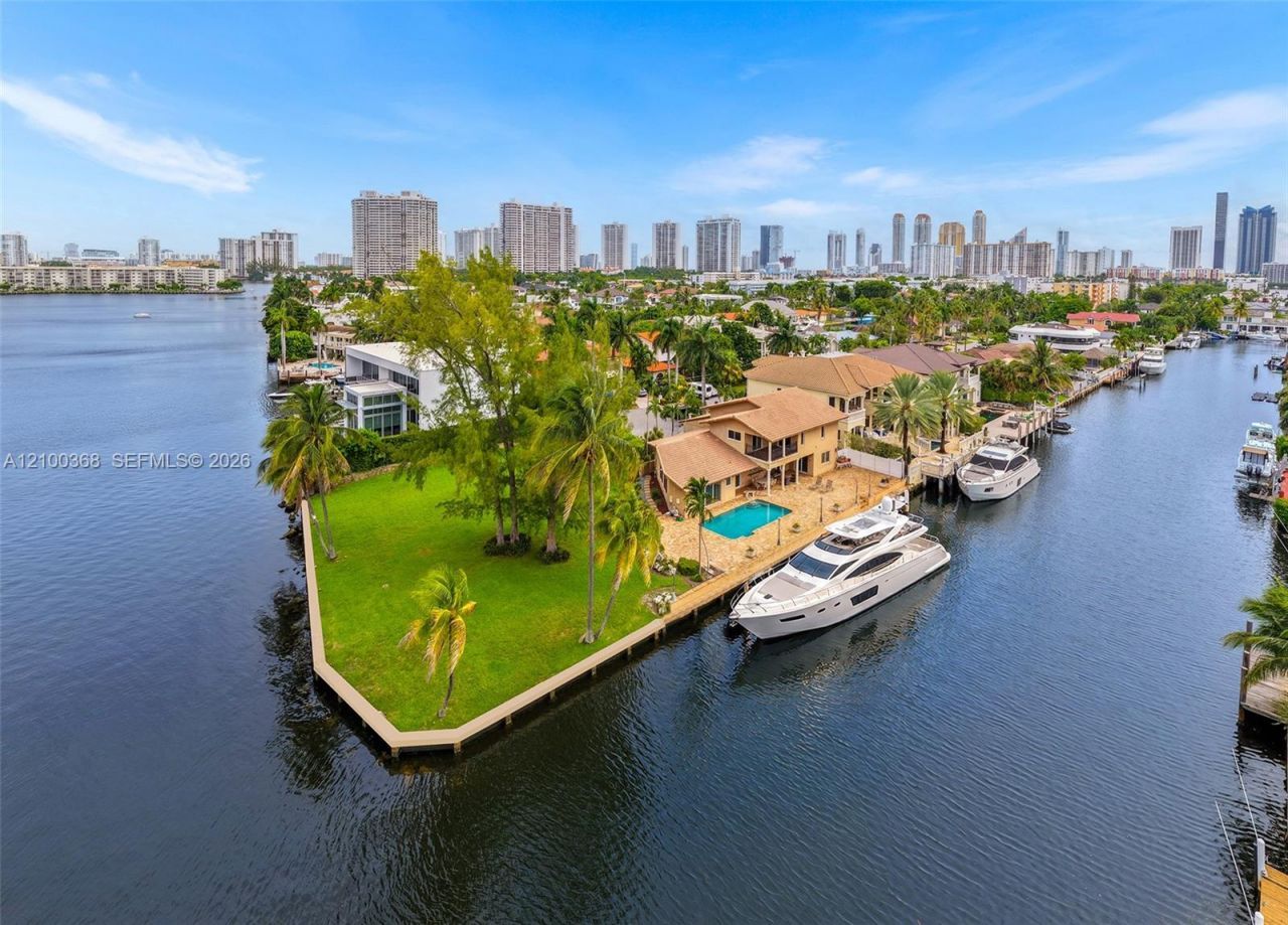 3224 NE 167th St, North Miami Beach, FL 33160 Photo