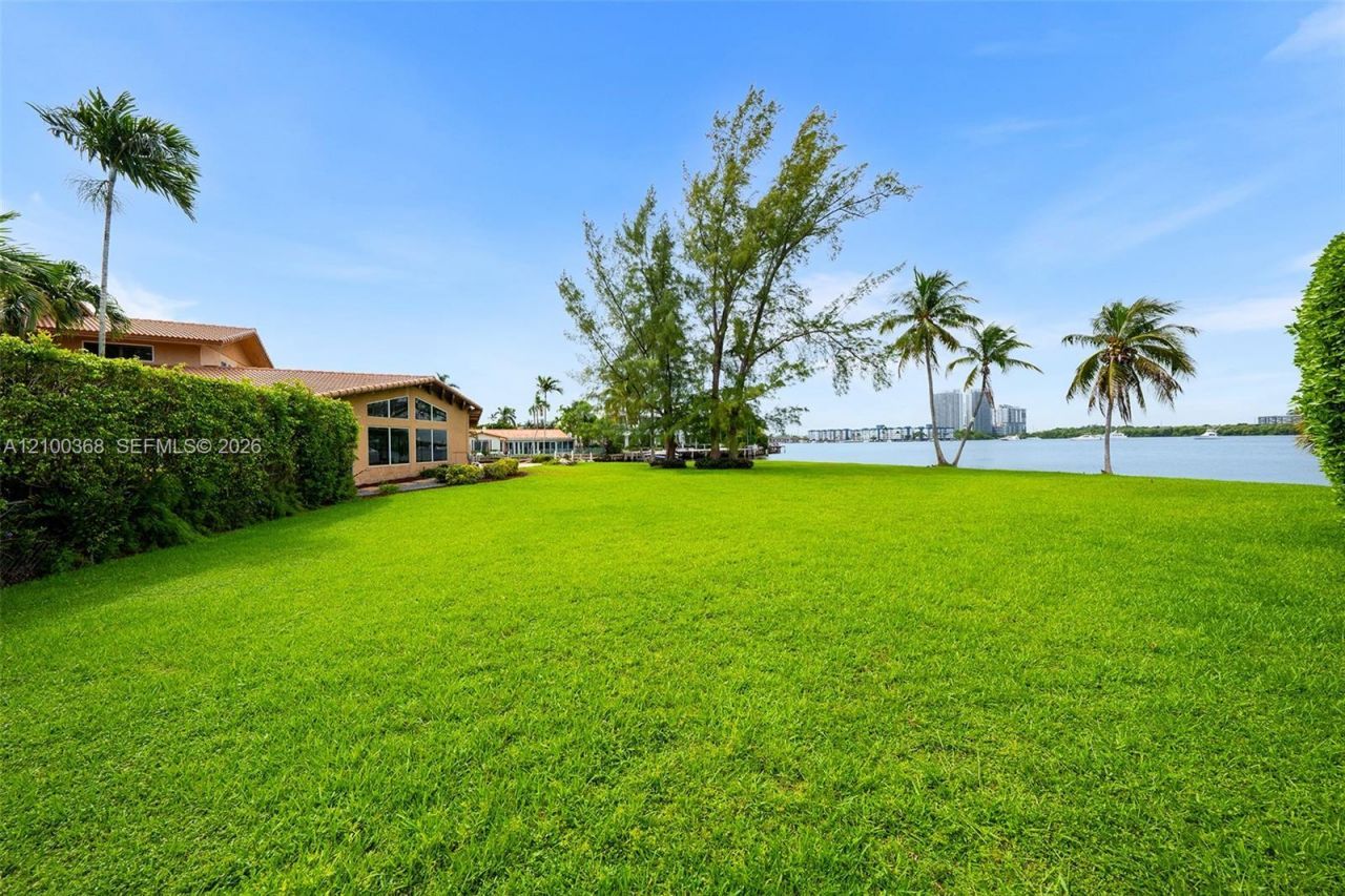3224 NE 167th St, North Miami Beach, FL 33160 Photo