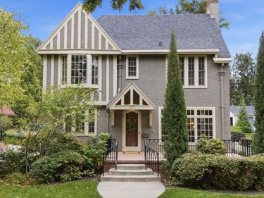 107 S 54th Street, Omaha, NE 68132
