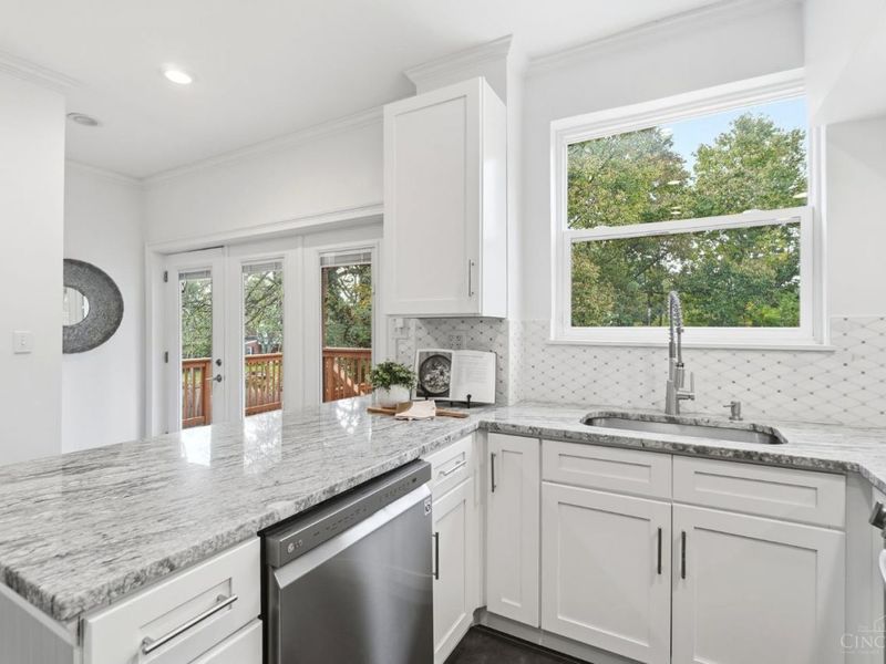3357 Woodford Road, Cincinnati, OH 45213 Photo 22