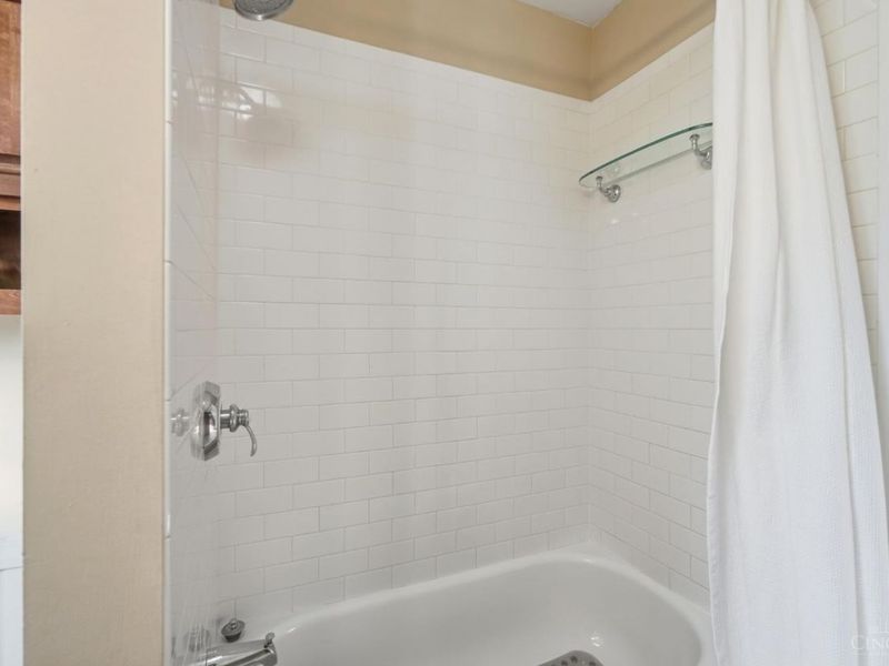 3357 Woodford Road, Cincinnati, OH 45213 Photo 41
