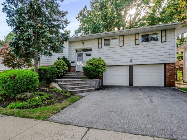 559 Leheigh Lane , Woodmere, NY 11598