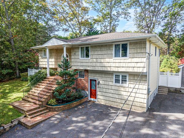 6 Wyandanch Boulevard , Smithtown, NY 11787