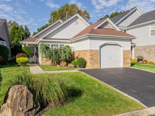 29 Madison Circle , Middle Island, NY 11953