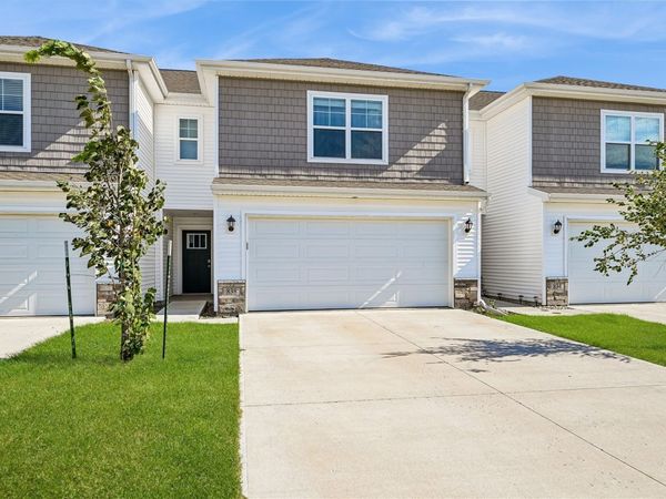 838 Oak Dr , Palo, IA 52324