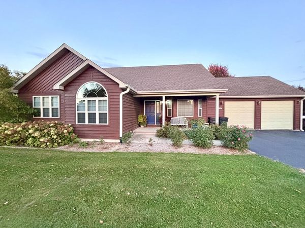 N1620 N Geneva AVENUE, Lake Geneva, WI 53147