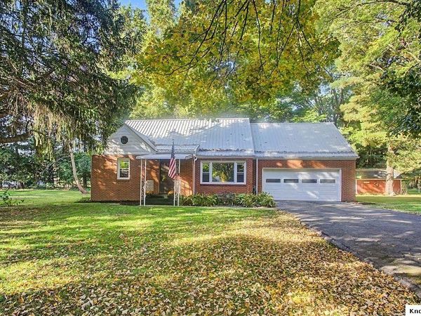 83 Mt. Vernon Ave., Fredericktown, OH 43019