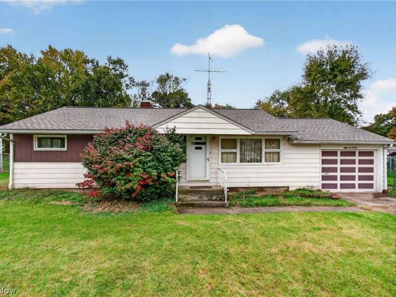 5201 Revere Avenue NW, Massillon, OH 44647 Photo 1