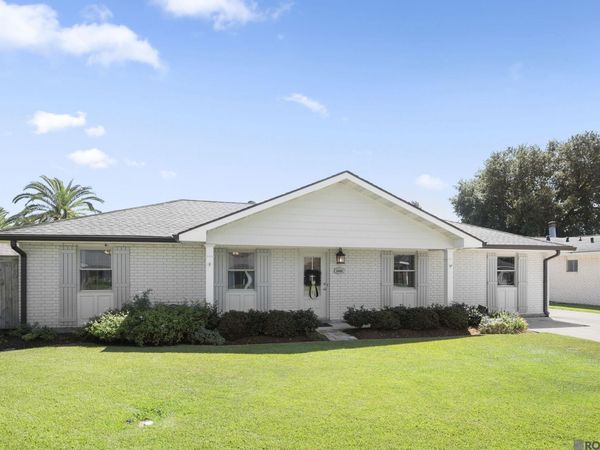 2456 St John Pl, Donaldsonville, LA 70346