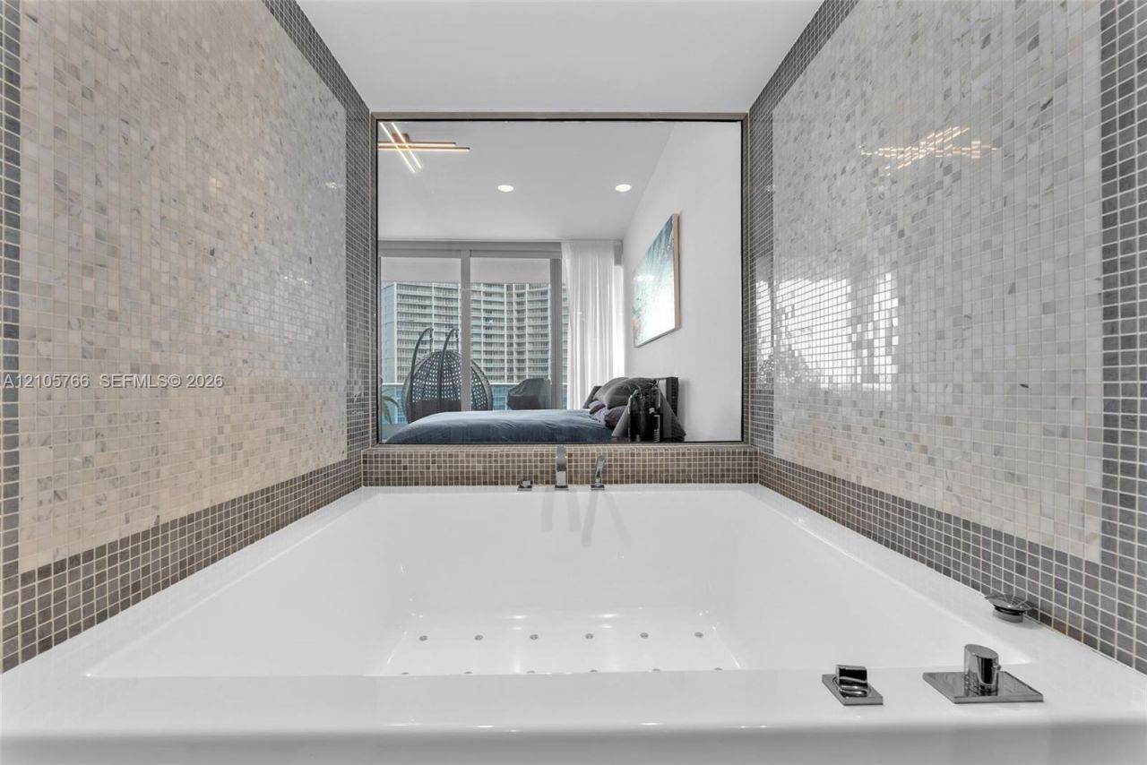 200 Biscayne Boulevard Way , Unit 4408, Miami, FL 33131 Photo