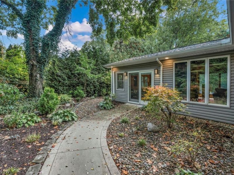 513 Somerset Road, Akron, OH 44313 Photo 5