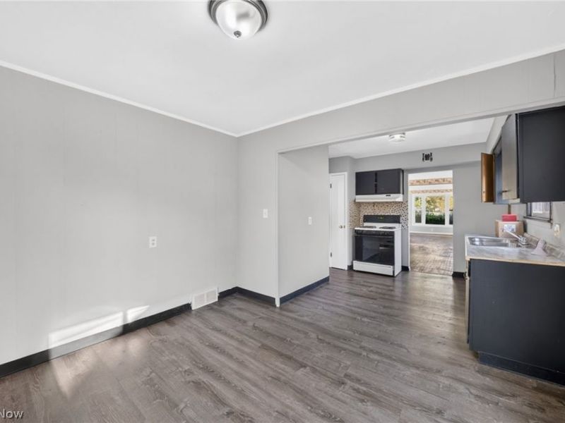 20355 Lakeshore Boulevard, Euclid, OH 44123 Photo 11