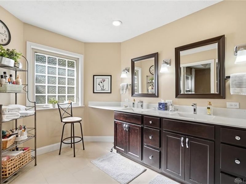 9887 Arn Drive, Washington Township, OH 45458 Photo 46
