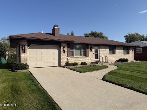 64 Luella Avenue , Oregon, OH 43616